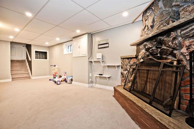 1121 Valley Crt, House semidetached with 3 bedrooms, 2 bathrooms and 4 parking in Oshawa ON | Image 19