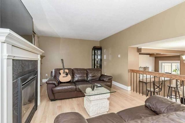 2055 Worthington Dr, House attached with 4 bedrooms, 2 bathrooms and 3 parking in Oakville ON | Image 5