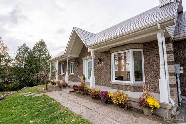 880 Concession 5 Street, House detached with 4 bedrooms, 2 bathrooms and 6 parking in Alfred and Plantagenet ON | Image 3