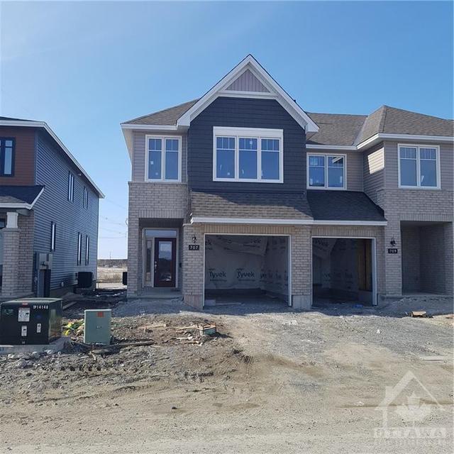 707 Maverick Crescent, Townhouse with 3 bedrooms, 3 bathrooms and 2 parking in Ottawa ON | Image 1