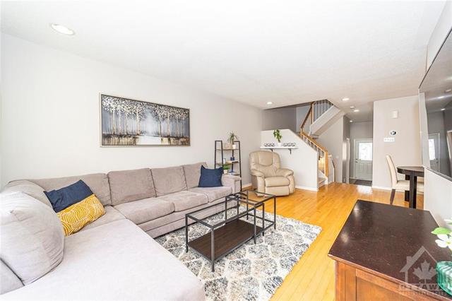 2081 Liska Street, Townhouse with 3 bedrooms, 3 bathrooms and 3 parking in Ottawa ON | Image 11