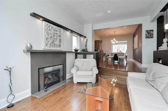 49 Douglas Cres, House detached with 4 bedrooms, 4 bathrooms and 1 parking in Toronto ON | Image 9