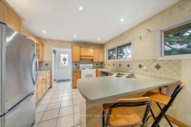 176 West 31st St, House detached with 3 bedrooms, 2 bathrooms and 3 parking in Hamilton ON | Image 5