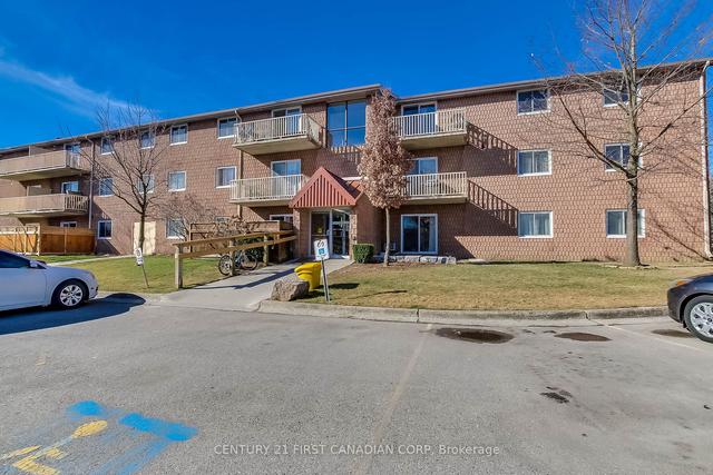 205 - 1590 Ernest Ave, Condo with 2 bedrooms, 1 bathrooms and 1 parking in London ON | Image 1