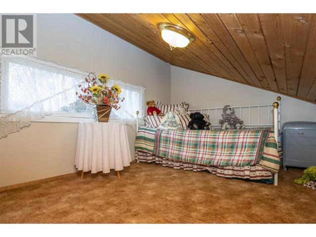 1413 Silver Sands Road, House detached with 3 bedrooms, 2 bathrooms and 1 parking in Sicamous BC | Image 33