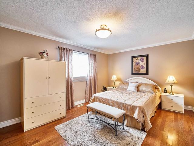 2270 Chapman Crt, House detached with 4 bedrooms, 4 bathrooms and 5 parking in Pickering ON | Image 7