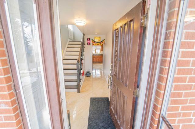 72 Macleod St, House detached with 3 bedrooms, 3 bathrooms and 7 parking in Toronto ON | Image 23