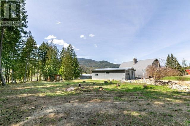 5800 97b Highway, House detached with 3 bedrooms, 2 bathrooms and 99 parking in Columbia Shuswap D BC | Image 34