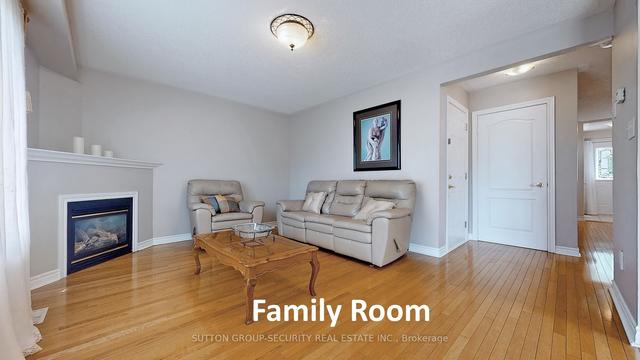 69 Adventure Cres, House semidetached with 3 bedrooms, 4 bathrooms and 2 parking in Vaughan ON | Image 2