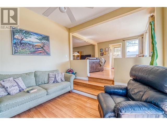 1967 Abbott Street, House detached with 2 bedrooms, 1 bathrooms and 1 parking in Kelowna BC | Image 12