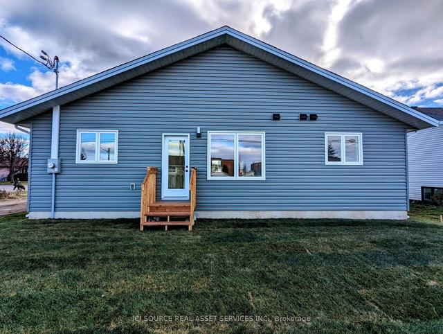 1105 Frederica St W, House detached with 3 bedrooms, 2 bathrooms and 3 parking in Thunder Bay ON | Image 11