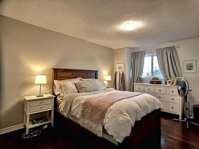 55 Guildford Cres, Townhouse with 3 bedrooms, 2 bathrooms and 1 parking in Brampton ON | Image 12