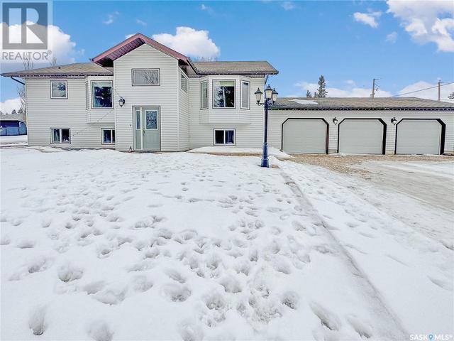 205 Taylor Avenue, House detached with 4 bedrooms, 2 bathrooms and null parking in Springside SK | Image 1