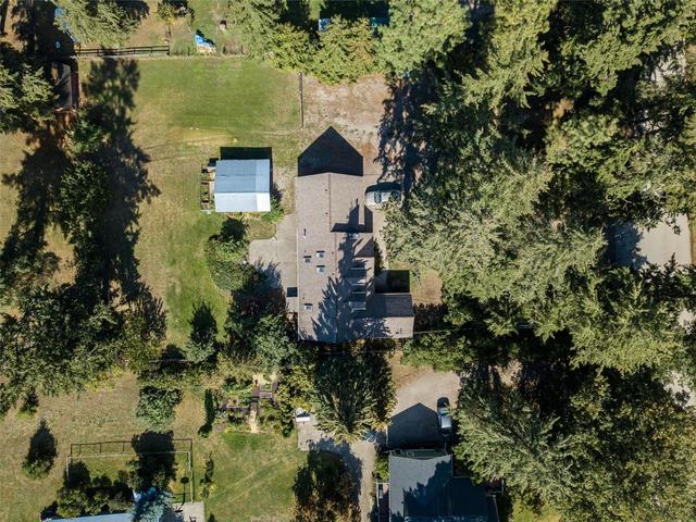 9922 Park Lane, House detached with 3 bedrooms, 3 bathrooms and null parking in Coldstream BC | Image 9