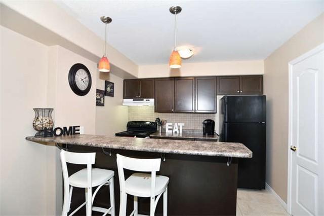 208 - 300 Spillsbury Dr, Condo with 2 bedrooms, 1 bathrooms and 1 parking in Peterborough ON | Image 8