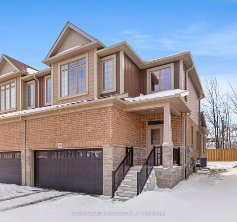 1051 Wright Dr, House attached with 3 bedrooms, 3 bathrooms and 4 parking in Midland ON | Card Image