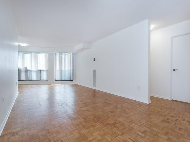 1001 - 150 Neptune Dr, Condo with 3 bedrooms, 2 bathrooms and 1 parking in Toronto ON | Image 4