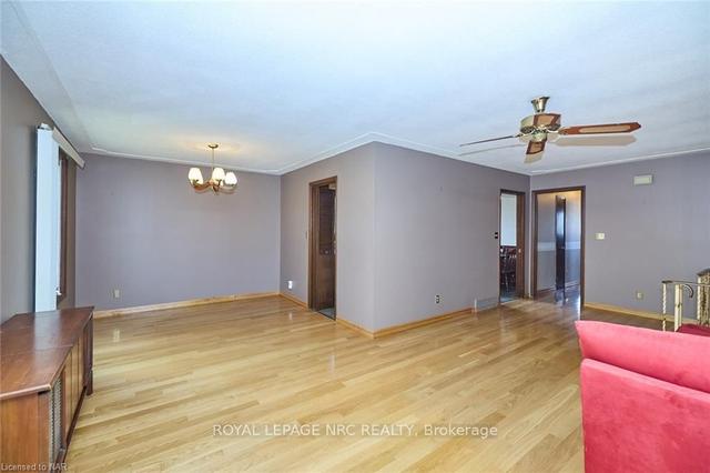 8182 Lynhurst Dr, House detached with 3 bedrooms, 2 bathrooms and 3 parking in Niagara Falls ON | Image 4