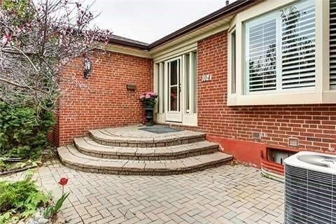 104 Gwendolen Cres, House detached with 3 bedrooms, 3 bathrooms and 5 parking in Toronto ON | Image 2