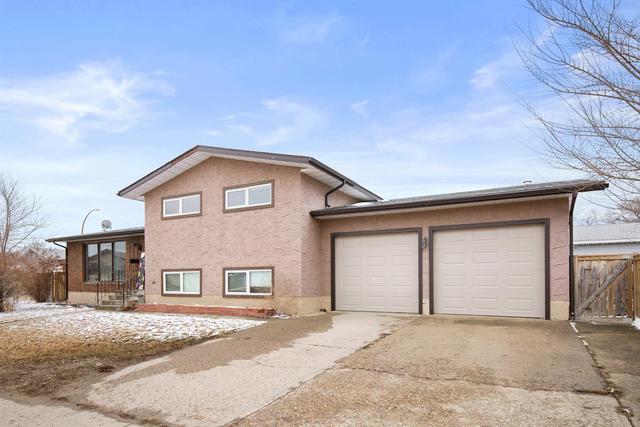 173 20 Street Ne, House detached with 5 bedrooms, 2 bathrooms and 4 parking in Medicine Hat AB | Image 3