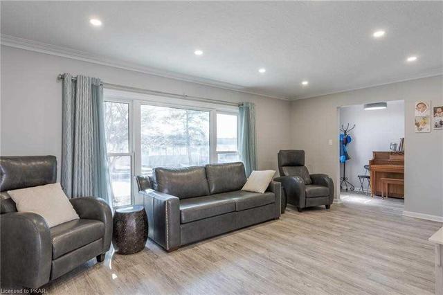 86 Hospital Dr, House detached with 3 bedrooms, 2 bathrooms and 3 parking in Peterborough ON | Image 11