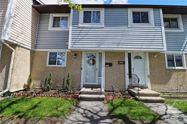 4327 Stella Crescent, Townhouse with 3 bedrooms, 2 bathrooms and 1 parking in Ottawa ON | Image 1