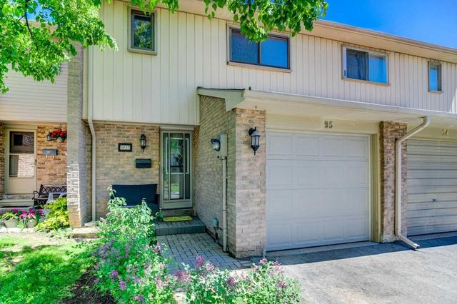 95 - 1542 Lancaster Dr, Townhouse with 3 bedrooms, 2 bathrooms and 2 parking in Oakville ON | Image 2