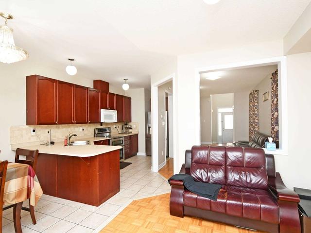 98 Silent Pond Cres, House semidetached with 3 bedrooms, 4 bathrooms and 4 parking in Brampton ON | Image 3