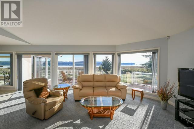 501 Arbutus Bay Rd, House detached with 3 bedrooms, 3 bathrooms and 10 parking in Comox Valley A BC | Image 20