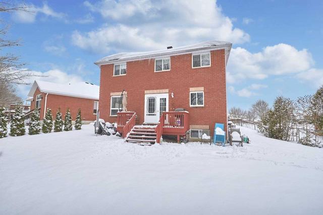 122 Crompton Dr, House detached with 4 bedrooms, 4 bathrooms and 4 parking in Barrie ON | Image 7