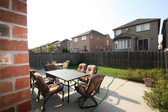 418 Comiskey Cres, House detached with 4 bedrooms, 4 bathrooms and 5 parking in Mississauga ON | Image 10