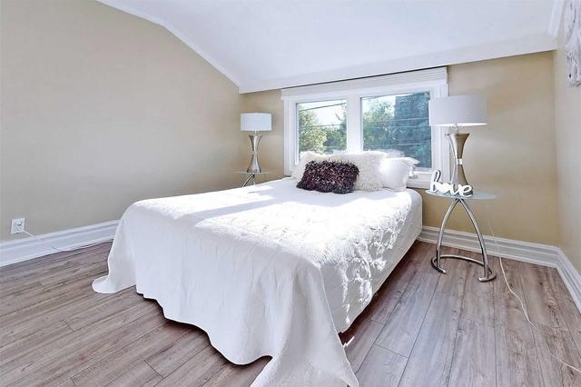 25 Pharmacy Ave, House semidetached with 3 bedrooms, 1 bathrooms and 1.5 parking in Toronto ON | Image 13