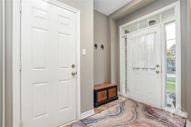 301 Grey Seal Circle, Townhouse with 3 bedrooms, 3 bathrooms and 4 parking in Ottawa ON | Image 4