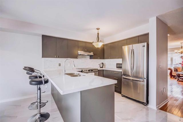 110 Jenkinson Way, Townhouse with 3 bedrooms, 3 bathrooms and 1 parking in Toronto ON | Image 8