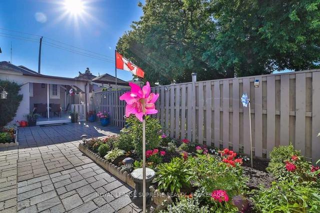 70 Bicknell Ave, House detached with 2 bedrooms, 2 bathrooms and 2 parking in Toronto ON | Image 24