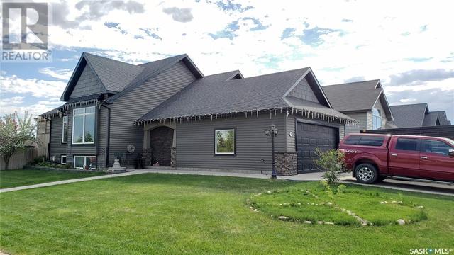 201 15th Street, House detached with 5 bedrooms, 3 bathrooms and null parking in Battleford SK | Card Image