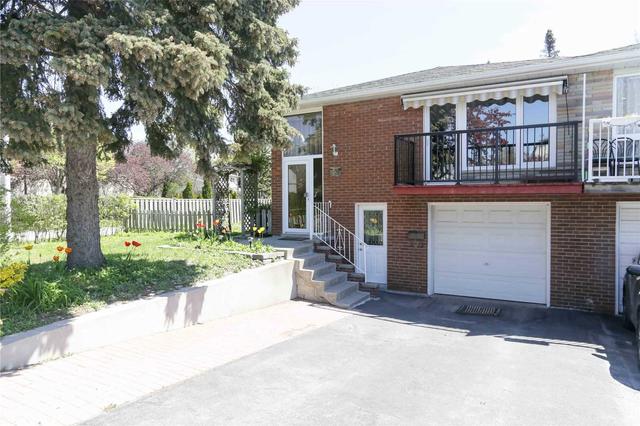 41 La Peer Blvd, House semidetached with 3 bedrooms, 2 bathrooms and 3 parking in Toronto ON | Image 1