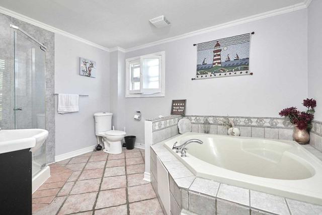 24 Penetang St, House detached with 3 bedrooms, 2 bathrooms and 4 parking in Barrie ON | Image 5