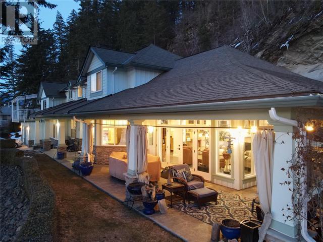 2522 Eagle Bay Road, House detached with 5 bedrooms, 3 bathrooms and 8 parking in Columbia Shuswap C BC | Image 5