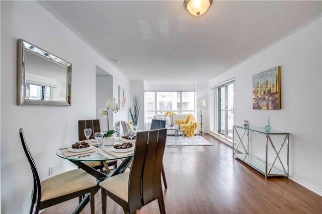 2309 - 909 Bay St, Condo with 3 bedrooms, 2 bathrooms and 1 parking in Toronto ON | Image 6