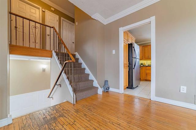 30 Flowertown Ave, House detached with 3 bedrooms, 2 bathrooms and 5 parking in Brampton ON | Image 5