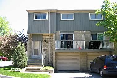 129 - 60 Hanson Rd, Townhouse with 3 bedrooms, 2 bathrooms and 1 parking in Mississauga ON | Image 1