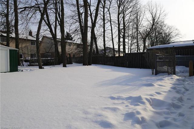 18 Suzanna Drive, House detached with 2 bedrooms, 1 bathrooms and 3 parking in Guelph ON | Image 17
