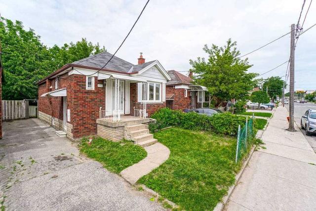 1792 Keele St, House detached with 2 bedrooms, 2 bathrooms and 3 parking in Toronto ON | Image 12