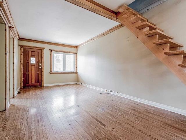 68 Robert St, House detached with 2 bedrooms, 1 bathrooms and 3 parking in Toronto ON | Image 34