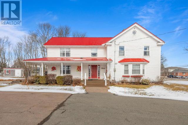 330 Central Street, House detached with 6 bedrooms, 5 bathrooms and null parking in Summerside PE | Image 48