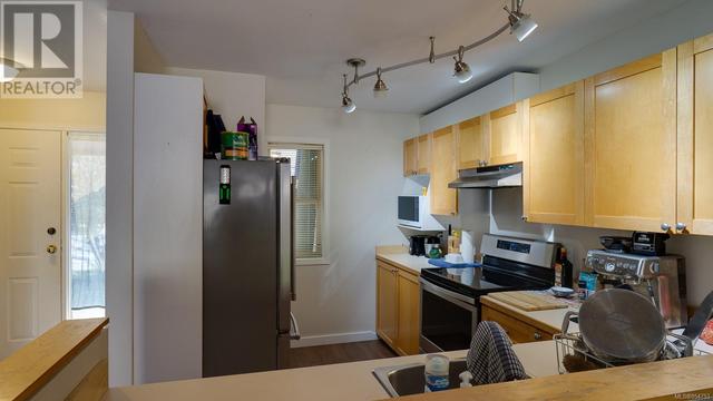 4 - 301 Arnet Rd, House attached with 2 bedrooms, 1 bathrooms and 1 parking in Tofino BC | Image 15