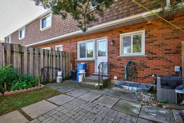 11 Glenburn Crt, Townhouse with 3 bedrooms, 2 bathrooms and 1 parking in Hamilton ON | Image 17