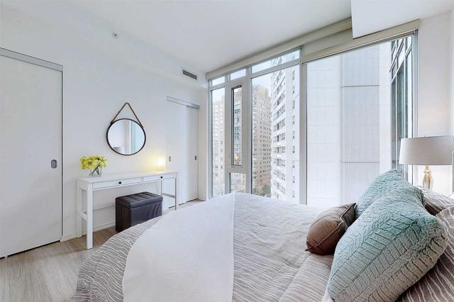 904 - 75 St Nicholas St, Condo with 2 bedrooms, 2 bathrooms and 1 parking in Toronto ON | Image 10
