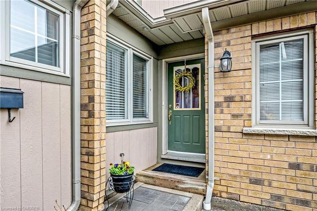 5658 Glen Erin Drive, House attached with 2 bedrooms, 3 bathrooms and 4 parking in Mississauga ON | Image 2